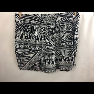 Decree Shorts Sz S Back Elastic Pocket Black/white